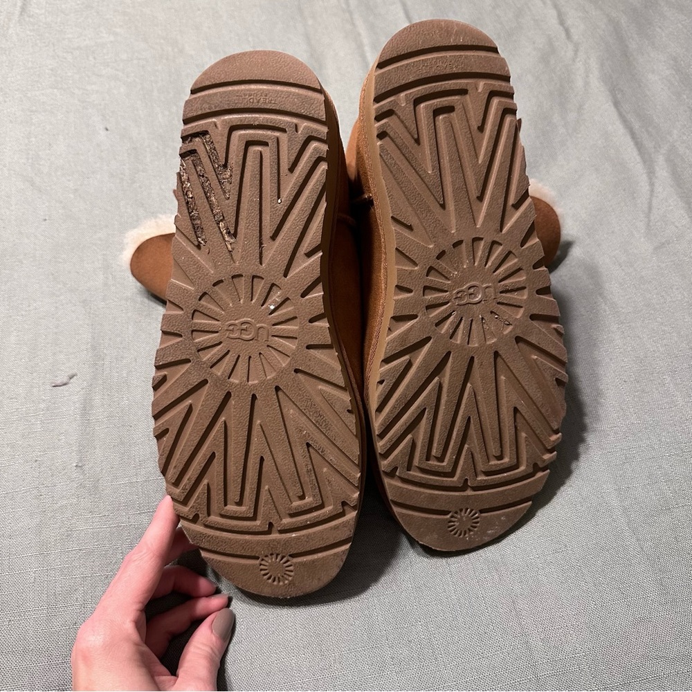 Ugg Daelynn Chestnut Leather Bailey Bow Short Boots - Picture 2 of 9